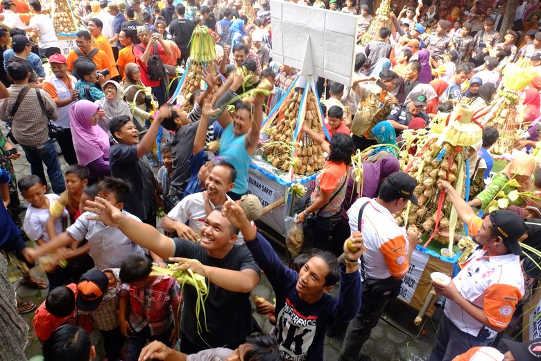 Meriahnya Bakdan Kupat di Klaten, Ribuan Orang Berebut 37 