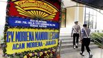 Karangan Bunga untuk Komjen Tito Mulai Berdatangan