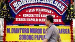 Karangan Bunga untuk Komjen Tito Mulai Berdatangan