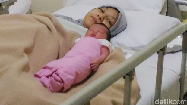 Natasha Rizki melahirkan.