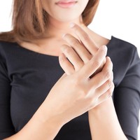 Studi dari University of Bath di Inggris, menemukan bahwa anak lelaki yang jari telunjuknya kecil, lebih pintar mengerjakan soal matematika. Anak perempuan dengan jari telunjuk dan jari manis yang kecil juga diketahui lebih pintar. Foto: ilustrasi/thinkstock