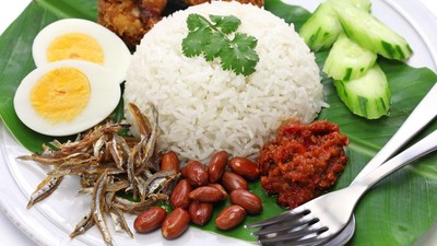 Mau yang Sedap Mantap? Ini 10 Racikan Nasi Lemak Berlauk Komplet
