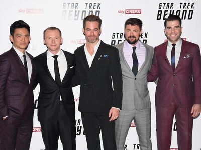 Para Pria Tampan dan Gagah di Star Trek Beyond