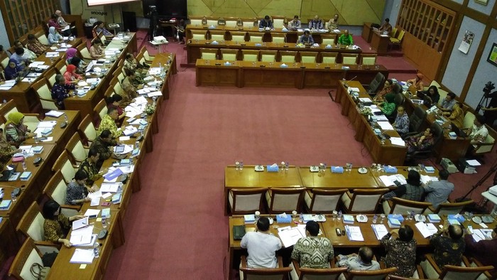Kementerian Kesehatan dan Komisi IX DPR menggelar rapat soal vaksin palsu