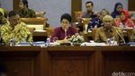 Menkes-Komisi IX Raker Bahas Vaksin Palsu