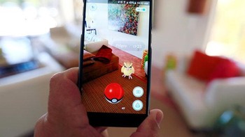 Karakter Pokemon bisa ditemukan di mana saja. Foto: Reuters