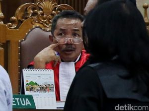 Lagi! Binsar Si Pengadil Kopi Sianida Jessica Bikin Geger Hukum