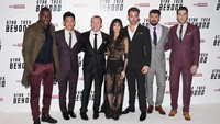 Deretan aktor tampan hadiri pemutaran perdana Star Trek Beyond di Inggris. Mulai dari Chris Pine hingga Zachary Quinto tampak gagah dengan setelan jas. Gareth Cattermole/Getty Images for Paramount Pictures/detikFoto.