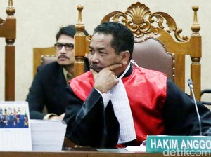 Hakim Lilik-Binsar Juga Minta Pensiun Hakim Konstitusi di Usia 70 Tahun