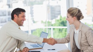 Tips Negosiasi Gaji untuk Fresh Graduate Dapat Gaji Tinggi dari Pakar HRD