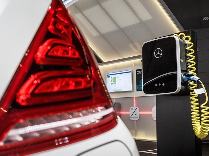 Dengan Wallbox Ini, Cas Baterai Mobil Hybrid Mercy Lebih Cepat