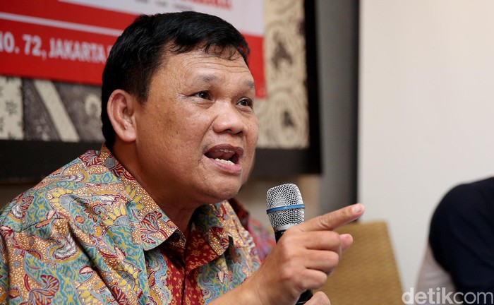 Emrus Sihombing