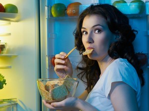 6 Camilan Sehat Rekomendasi Pakar Nutrisi Saat Lapar di Malam Hari