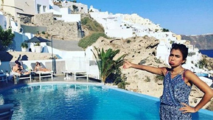 Visa Suami Ditolak, Perempuan Pakistan ini Bulan Madu Sendiri di Yunani