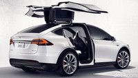 Tesla Model X ditawarkan dalam sistem all-wheel-drive sehingga diklaim cocok untuk kondisi manapun termasuk bersalju. Sangat menunjang untuk pekerjaan polisi. Foto: Tesla