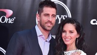 Dalam acara yang digelar di Microsoft Theater, Los Angeles, AS pada Rabu (13/7) waktu setempat, ia mendampingi sang kekasih yang merupakan atlet NFL, Aaron Rodgers. Alberto E. Rodriguez/Getty Images/detikFoto.