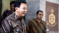 Meski tak mau membeberkan apa saja empat pertanyaan inti itu, namun Ahok menjelaskan dia telah memberikan keterangan terkait proses pembelian lahan di Cengkareng Barat, Jakarta Barat, senilai Rp 668 miliar itu.