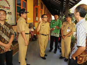 Bupati Banyuwangi: Ayo Antarkan Anak ke Sekolah di Hari Pertama!