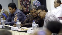 DP4 tersebut nantinya akan digunakan sebagai alat untuk membantu pengecekan Daftar Pemilih Tetap dalam pilkada serentak 2017.