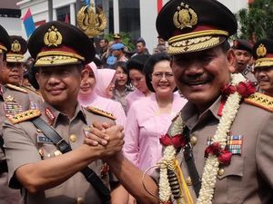 Kapolri Jenderal Tito Lepas Jenderal Badrodin dengan Salam Komando