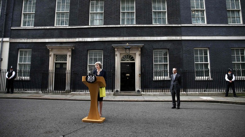 PM Inggris Theresa May di kantornya. (Foto: Reuters) PM Inggris Theresa May di kantornya. (Foto: Reuters)