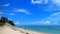 Pantai Tanjung Kelayang pun tak kalah cantik. Asyik banget bersantai di sini (Ari Biana/dTraveler)