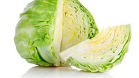 Kol atau kubis kaya akan antioksidan, serat dan vitamin C yang bisa menambah daya tahan tubuh. Bisa dipakai sebagai campuran salad, bakwan, atau ditumis dengan cabe dan udang.Foto: iStock