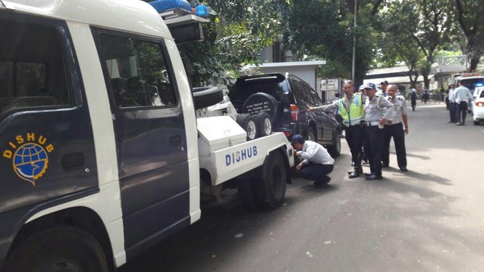 Juru Parkir Liar Menjamur, DPRD DKI: Dishub dan Kepolisian Harus Tertibkan