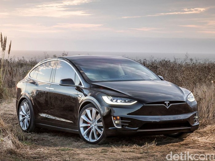 Pabrikan mobil listrik Tesla akhirnya memperkenalkan edisi Model X 60D dengan harga yang lebih murah