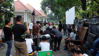 Jangan lupa saksikan film Sabtu Bersama Bapak yang sedang tayang di bioskop-bioskop kesayangan Anda. (Dok. Falcon Pictures)