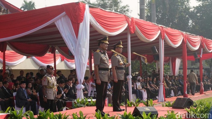 Jenderal Tito Karnavian Resmi Pegang Tongkat Komando Kapolri