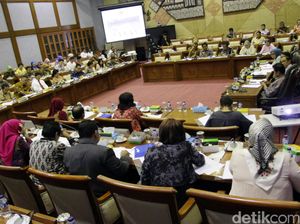 DPR Akan Bentuk Panja atau Pansus Vaksin Palsu