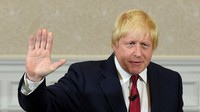 Pengakuan Boris Johnson itu sempat bikin perdebatan. Banyak juga yang menyangsikan bahwa warna rambutnya tidak asli pirang (Foto: REUTERS/Toby Melville/File Photo)