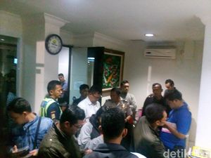 Orang Tua Tuntut RS Harapan Bunda Buka Posko Informasi Vaksin