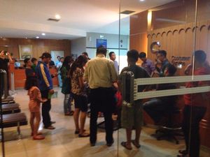 Ortu Korban Vaksin Palsu Datangi RS Elisabeth Bekasi, Paksa Bertemu Dirut