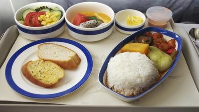 Maskapai Mana yang Punya Makanan Kelas Ekonomi Terbaik di Dunia?