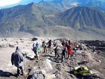 Pendakian Gunung Semeru Resmi Dibuka, Catat Syarat dan Ketentuan Ini Ya!