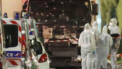 Truk Tabrak Kerumunan Orang di Prancis