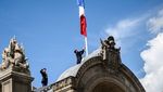 Istana Elysee Kibarkan Bendera Setengah Tiang