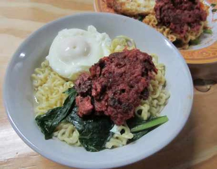 mie instan spesial