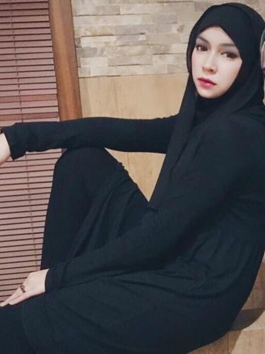 Foto: Pesona 6 Selebriti Indonesia yang Putuskan Berhijab di 2016
