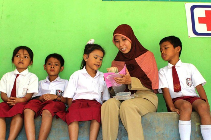 Kisah Fatma Mengajar di Rimba Pinus, Jadikan Perpustakaan sebagai Rumah