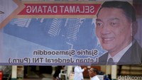 Pada Selasa (5/7) kemarin, Sjafrie yang juga mantan Wakil Menteri Pertahanan di era Presiden SBY itu mendeklarasikan diri maju di Pilgub DKI Jakarta 2017.