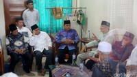 Sjafrie bertemu dengan pengurus masjid dan tokoh masyarakat.