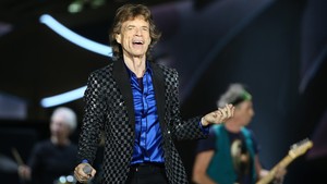 Maksud omongan John Lennon saat itu, lanjut Mick Jagger, adalah setiap musisi besar pada masanya seharusnya tidak berjumpa dengan idola mereka, Elvis Presley. Karena Elvis mampu mengecewakan dan punya citra beda dari televisi. Foto: Fiona Goodall
