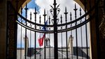 Istana Elysee Kibarkan Bendera Setengah Tiang