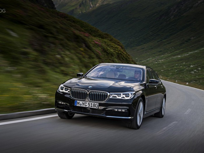 BMW Seri 7 Tersedia Versi Plug-in Hybrid