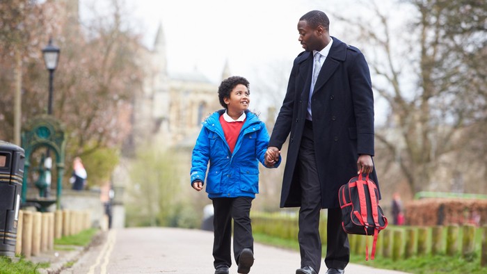 Hendak Antar Anak di Hari Pertama Sekolah? Jangan Lupa Minta Persetujuannya