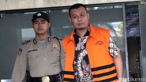 Bupati Subang Ojang Sohandi kembali diperiksa KPK, Jumat (15/7). Dia diperiksa sebagai tersangka terkait kasus dugaan tindak pidana pencucian uang (TPPU).