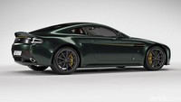 Aston Martin Cambridge ini dibalut dengan warna cat khusus  yaitu Duxford Green, yang warnanya begitu gelap sehingga hampir seperti warna hitam. Foto: Aston Martin
